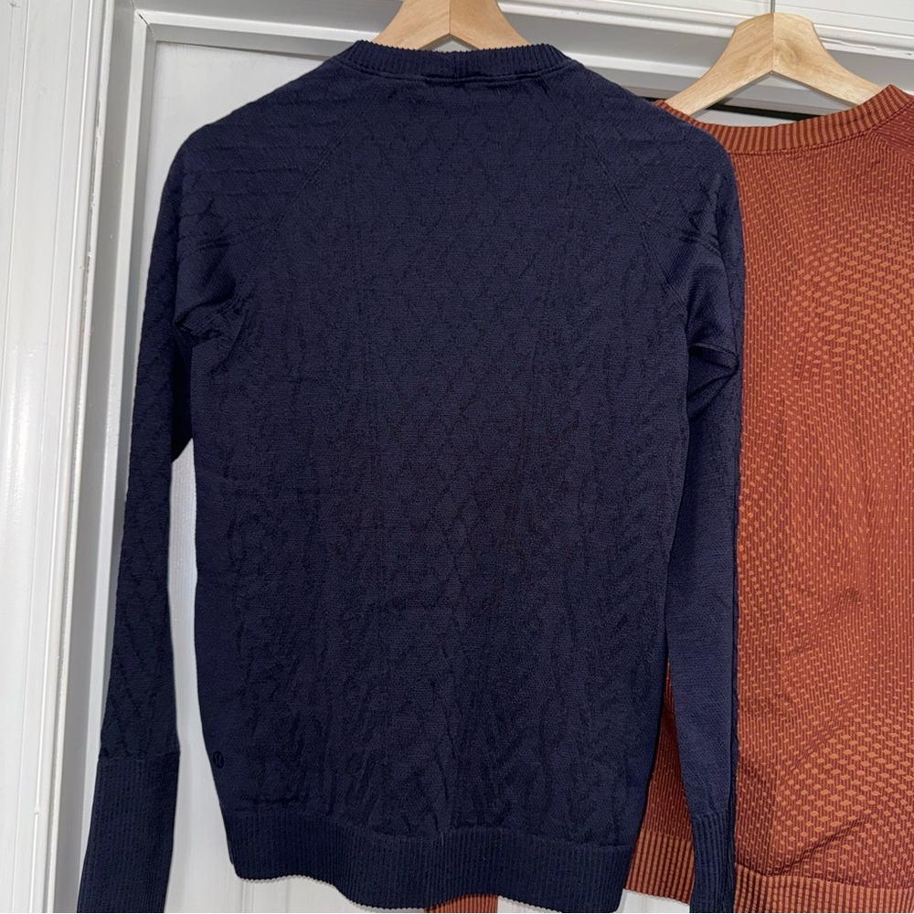 Lululemon Bundle of Two Long Sleeve Pullovers Brown Navy 8 Rest Less - Picture 7 of 8